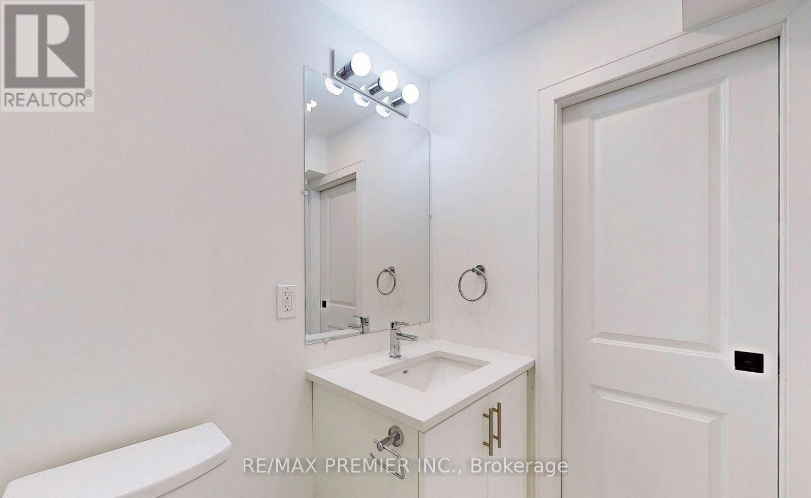 LOWER-208 Mcroberts Avenue W, Toronto, ON, M6E 4P5 - 11