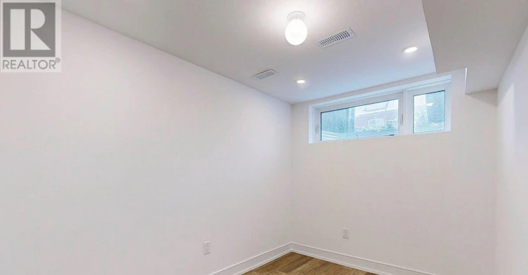 LOWER-208 Mcroberts Avenue W, Toronto, ON, M6E 4P5 - 13