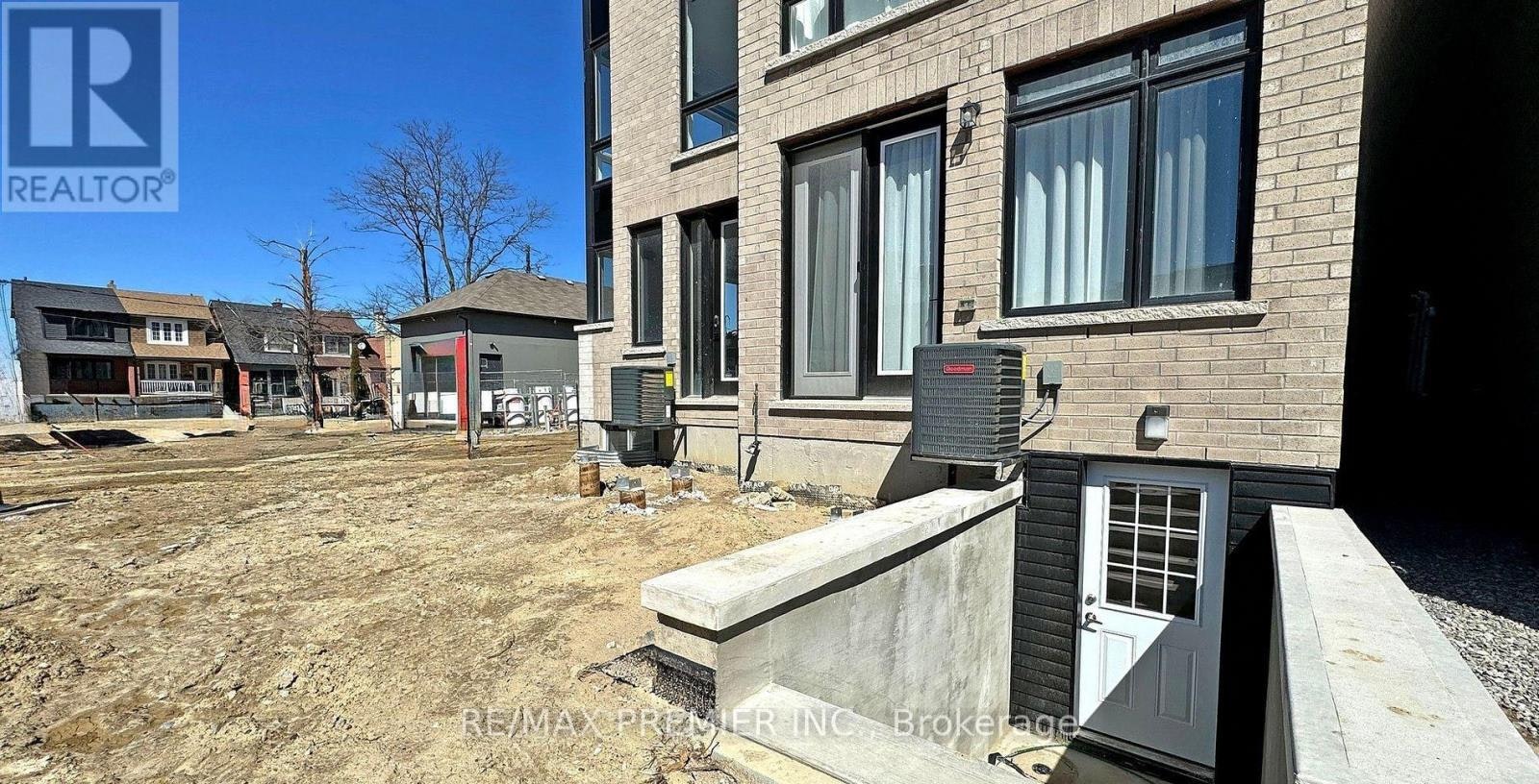 LOWER-208 Mcroberts Avenue W, Toronto, ON, M6E 4P5 - 18
