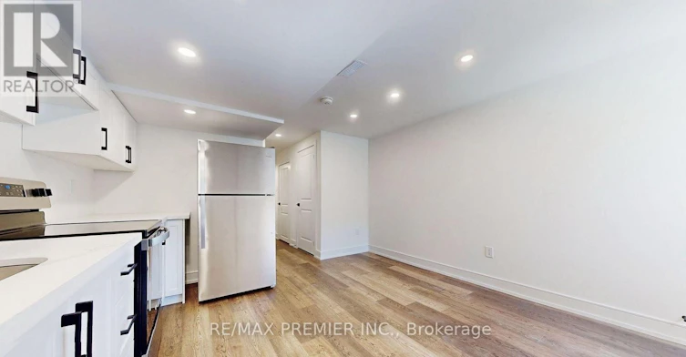 LOWER-208 Mcroberts Avenue W, Toronto, ON, M6E 4P5 - 7