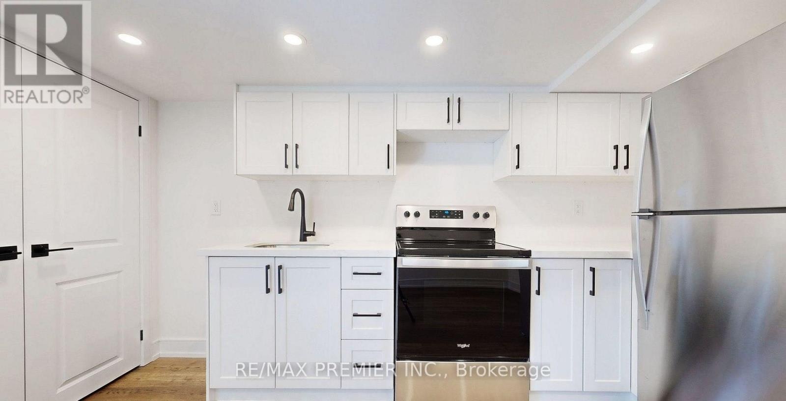 LOWER-208 Mcroberts Avenue W, Toronto, ON, M6E 4P5 - 4