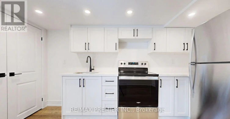 LOWER-208 Mcroberts Avenue W, Toronto, ON, M6E 4P5 - 4