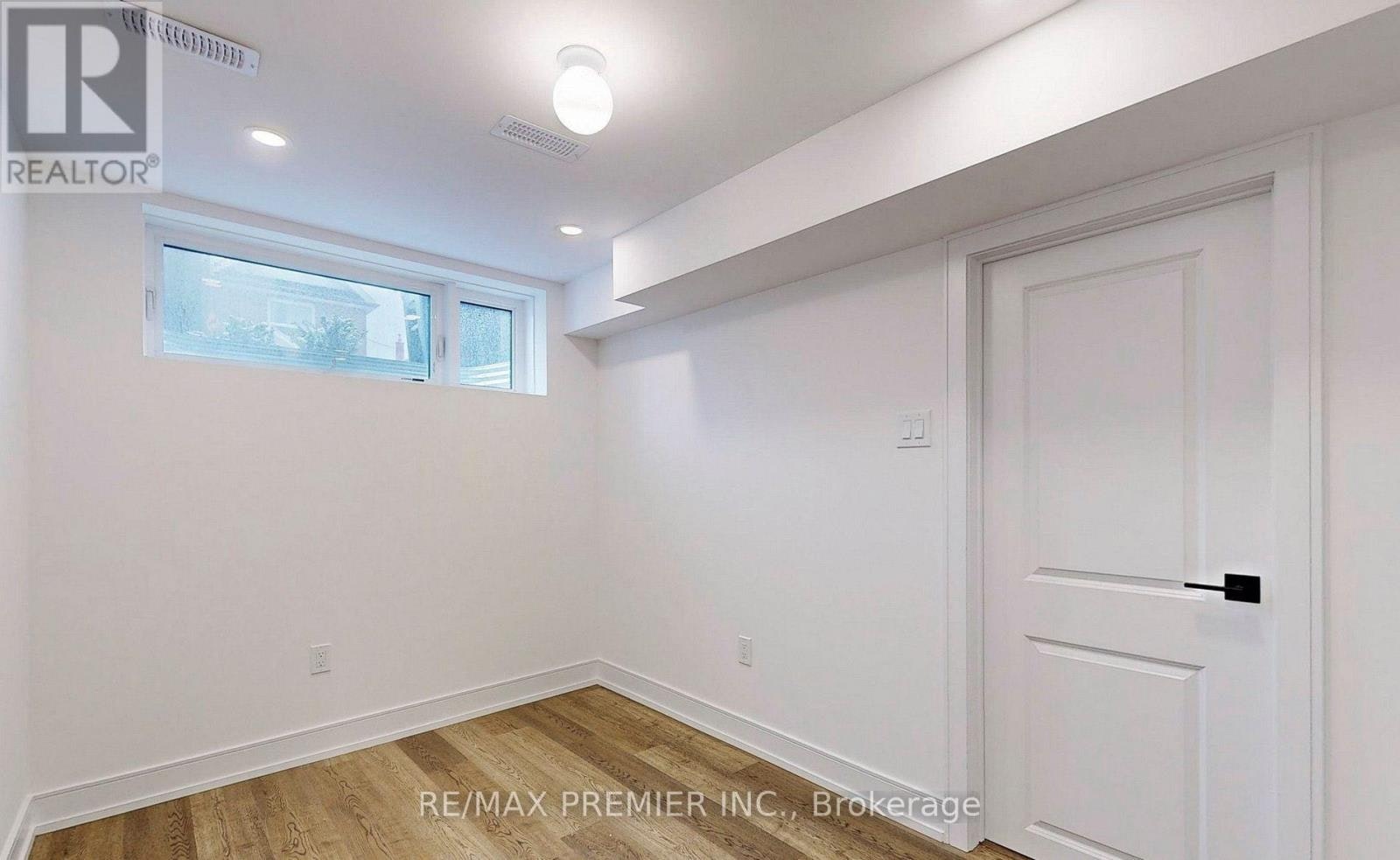 LOWER-208 Mcroberts Avenue W, Toronto, ON, M6E 4P5 - 16