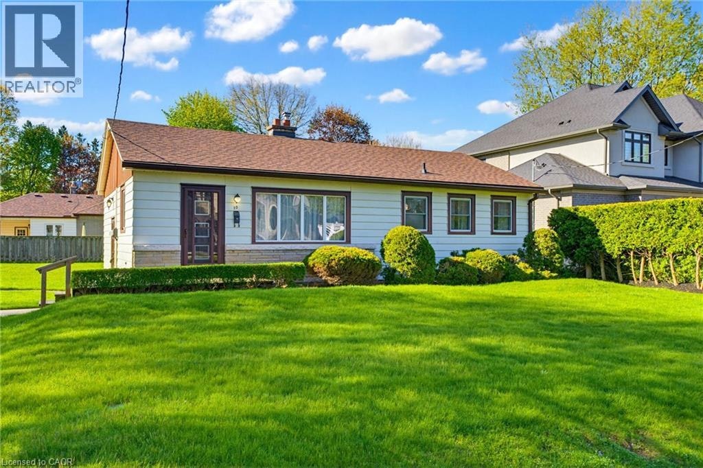 10 Oakley Court, Hamilton, ON, L9G 1T5