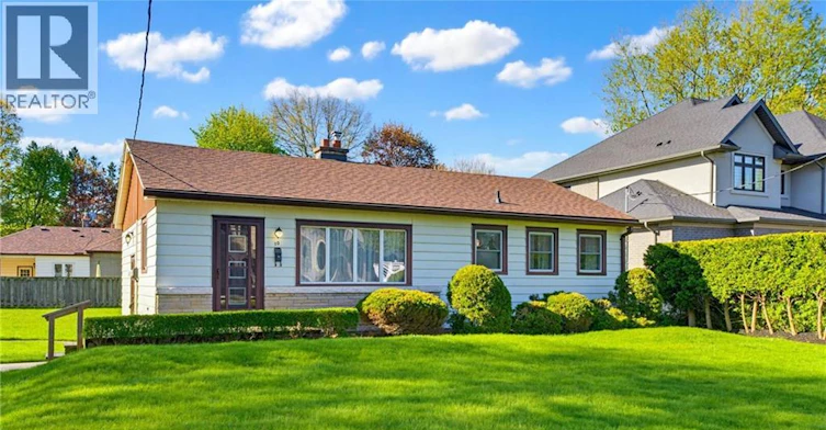 10 Oakley Court, Hamilton, ON, L9G 1T5