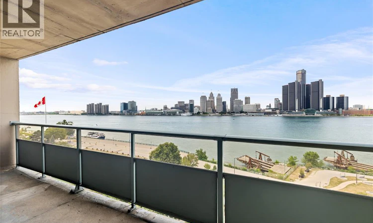 903-111 Riverside Drive
