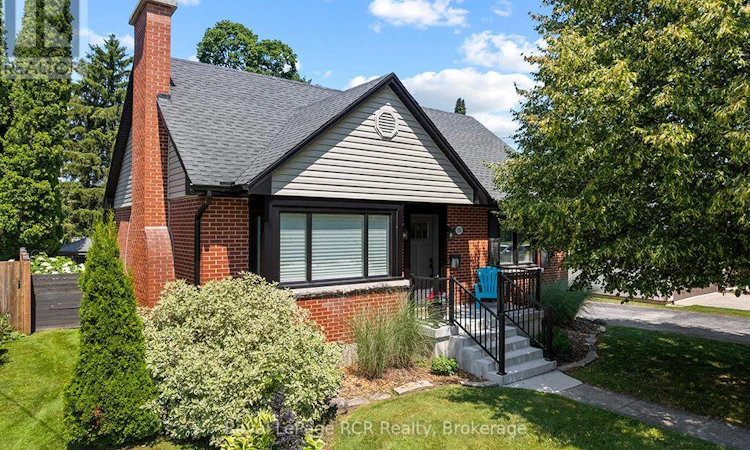 578 7th Street W