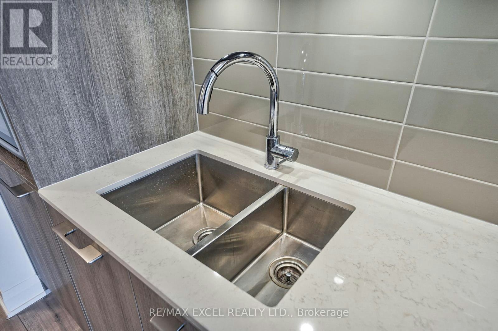 3508-8 Water Walk Drive, Markham, ON, L3R 6L4 - 17