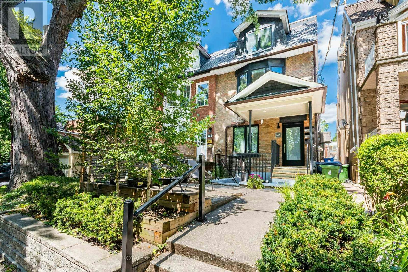 238 Garden Avenue, Toronto, ON, M6R 1J1