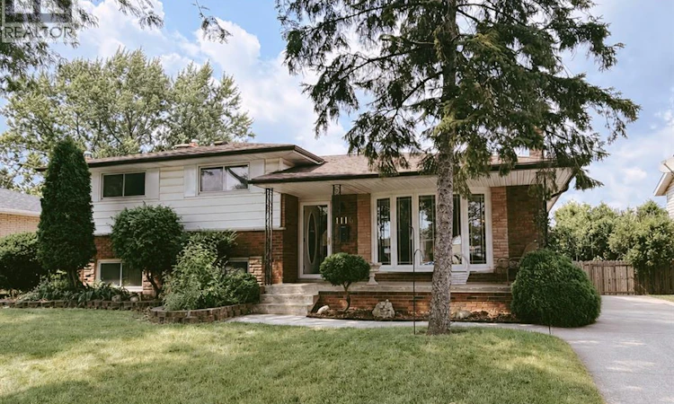 1116 Sumach Crescent