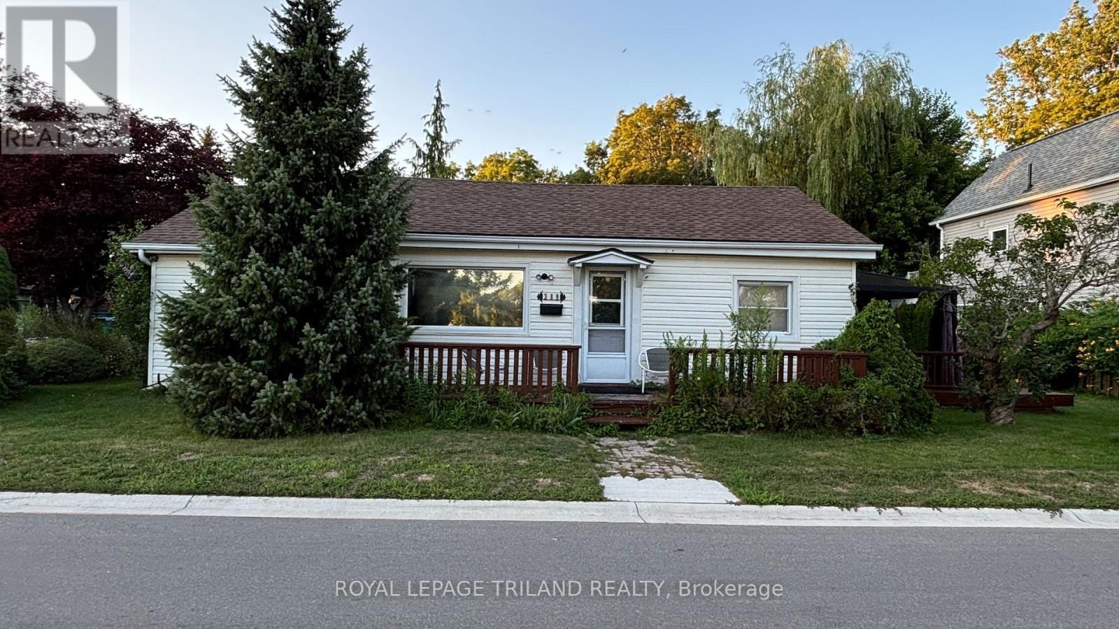 389 Front Street, Port Stanley, ON, N5L 1G2