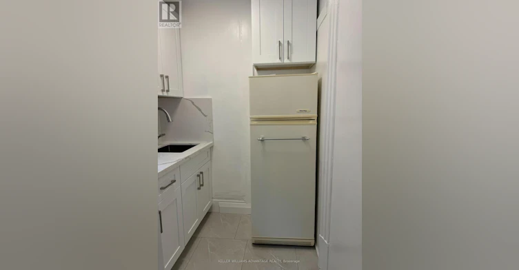 STUDIO 2ND FLOOR-347 Walmer Road, Toronto, ON, M5R 2Y3 - 3