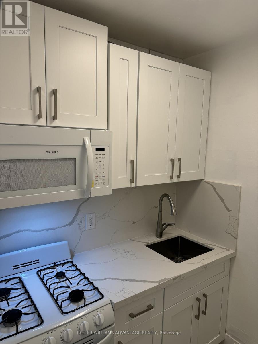 STUDIO 2ND FLOOR-347 Walmer Road, Toronto, ON, M5R 2Y3 - 2