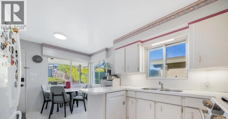 2349 Rosedale Drive, Vancouver, BC, V5P 2R2 - 4