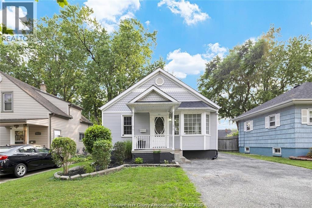 911 Jefferson Boulevard, Windsor, ON, N8N 4B2
