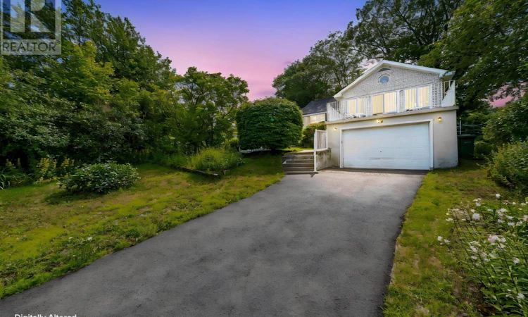 15 Oakdale Crescent