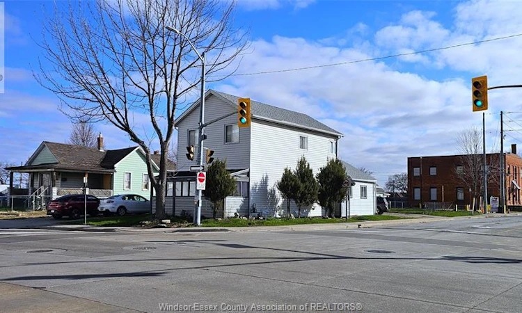 194 Glengarry Avenue
