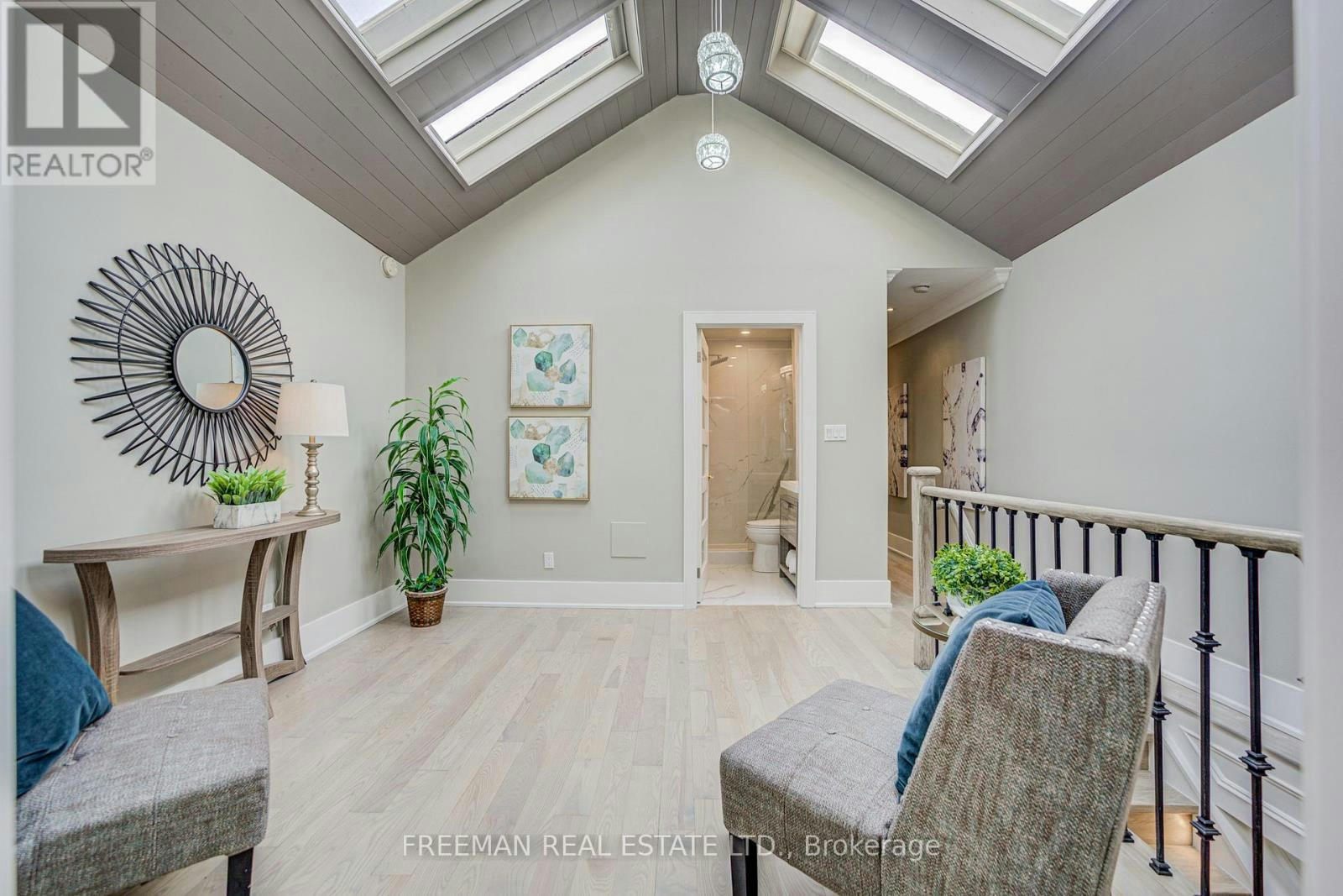 MAIN&2ND FLOOR-916 Manning Avenue, Toronto, ON, M6G 2X4 - 13