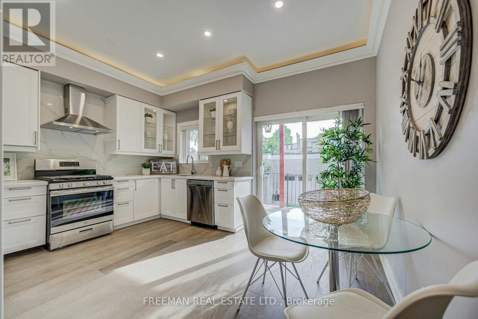 MAIN&2ND FLOOR-916 Manning Avenue, Toronto, ON, M6G 2X4 - 6