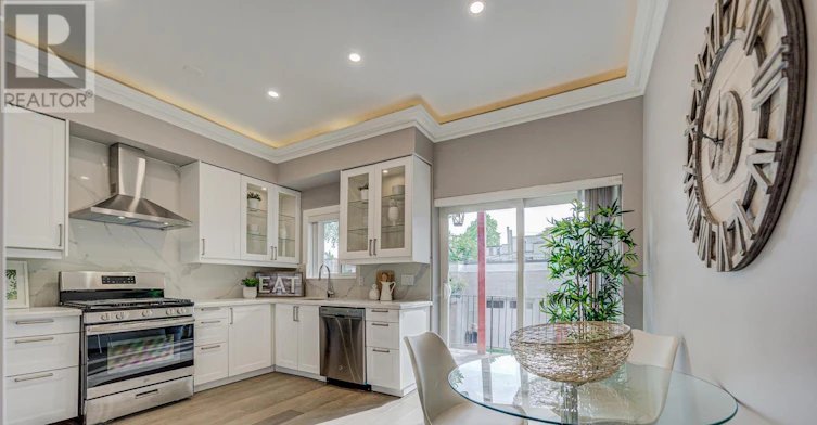 MAIN&2ND FLOOR-916 Manning Avenue, Toronto, ON, M6G 2X4 - 6
