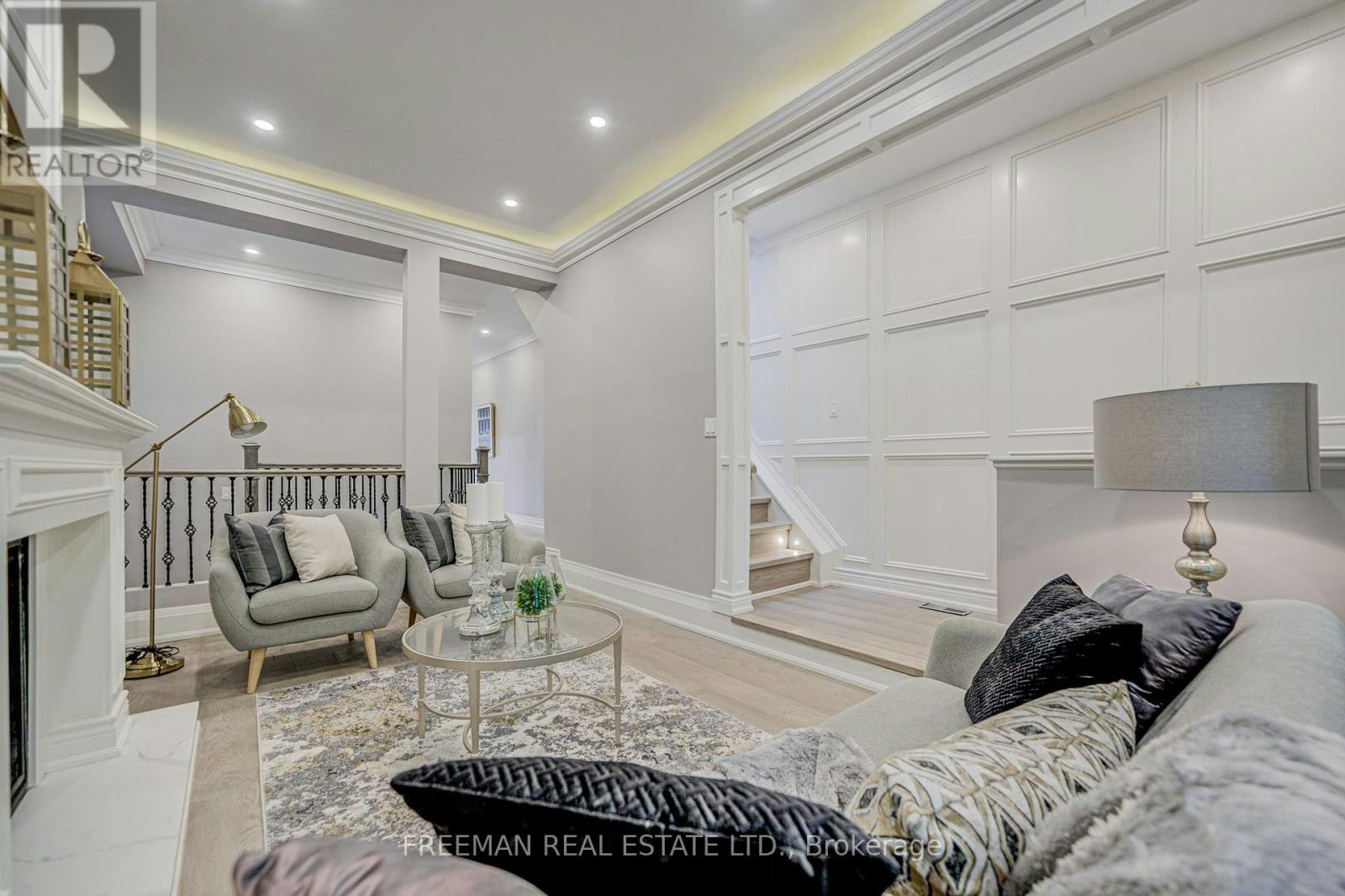 MAIN&2ND FLOOR-916 Manning Avenue, Toronto, ON, M6G 2X4 - 4