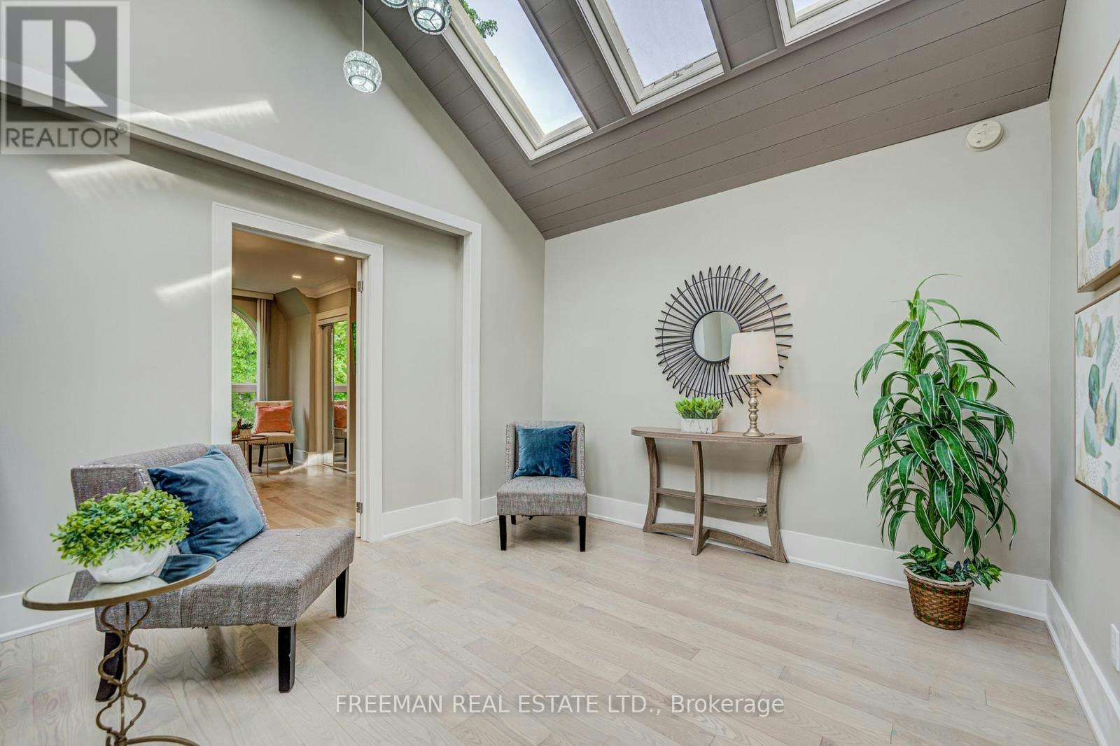MAIN&2ND FLOOR-916 Manning Avenue, Toronto, ON, M6G 2X4 - 15