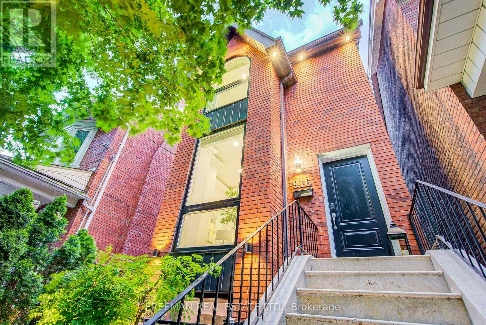 MAIN&2ND FLOOR-916 Manning Avenue, Toronto, ON, M6G 2X4