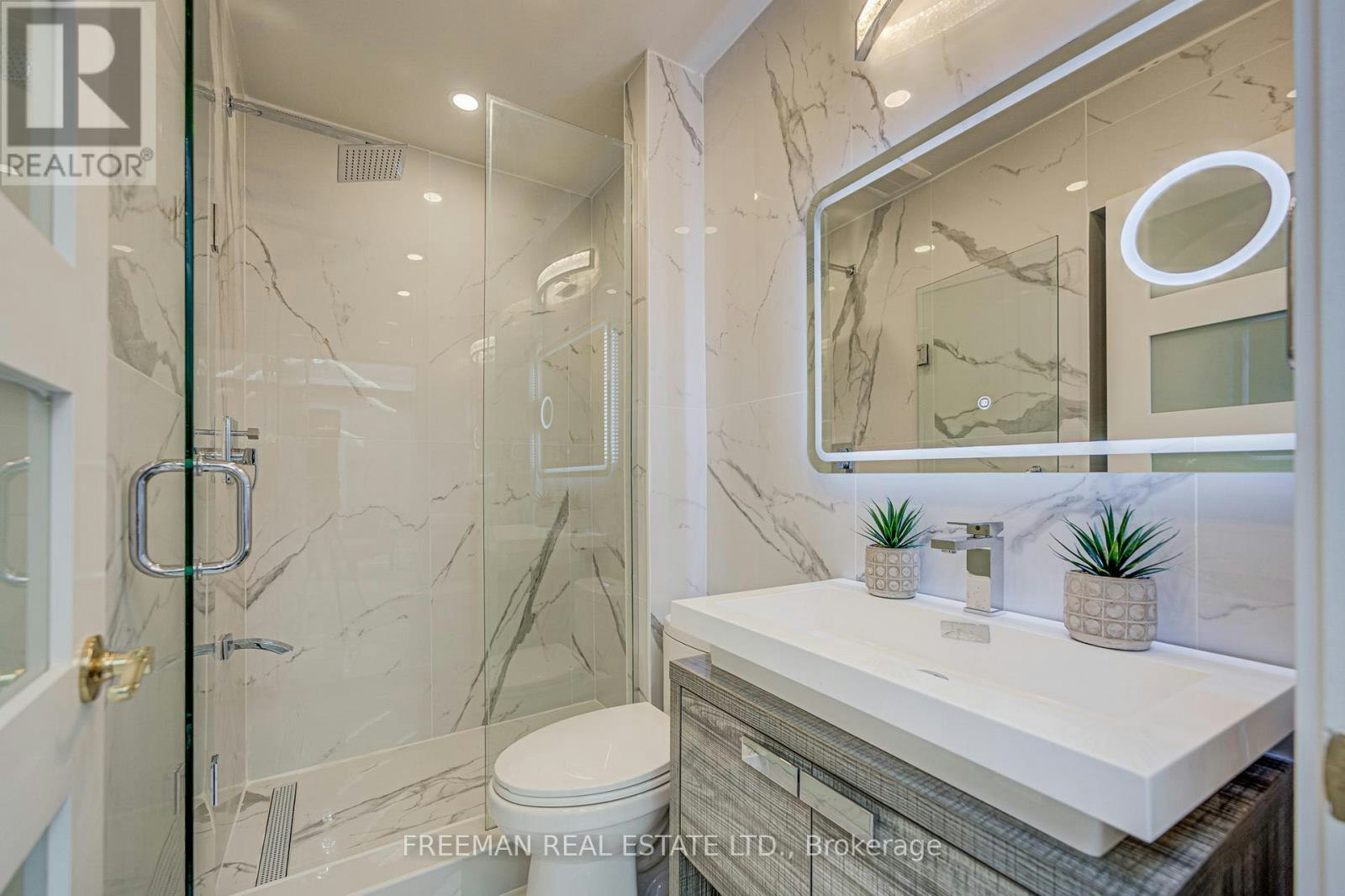 MAIN&2ND FLOOR-916 Manning Avenue, Toronto, ON, M6G 2X4 - 17