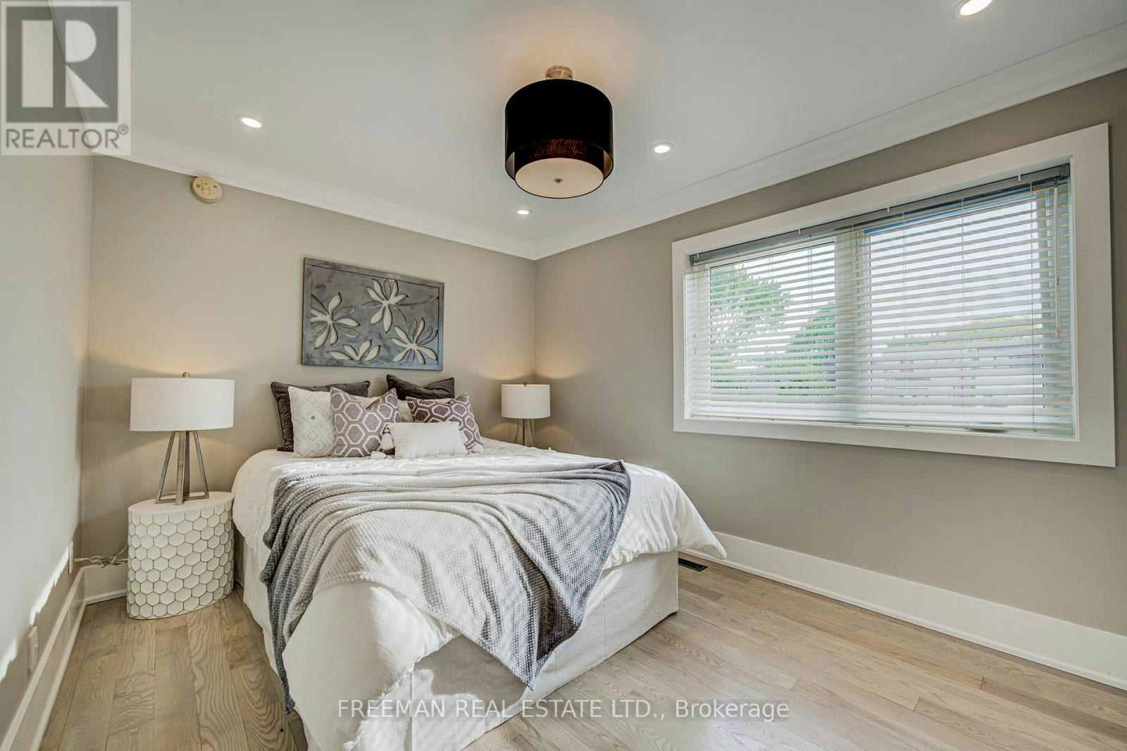 MAIN&2ND FLOOR-916 Manning Avenue, Toronto, ON, M6G 2X4 - 18