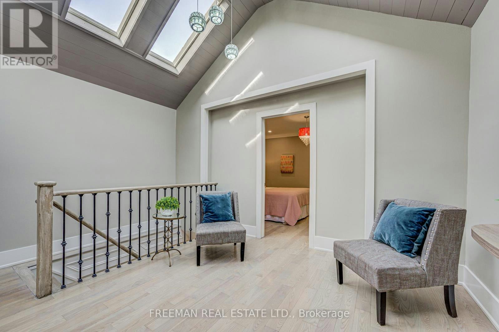 MAIN&2ND FLOOR-916 Manning Avenue, Toronto, ON, M6G 2X4 - 14
