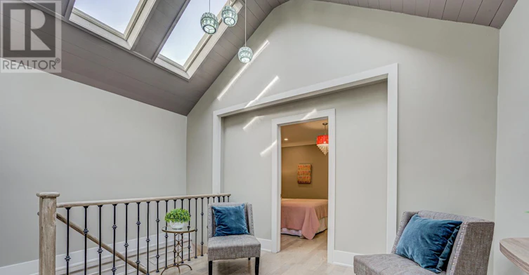 MAIN&2ND FLOOR-916 Manning Avenue, Toronto, ON, M6G 2X4 - 14