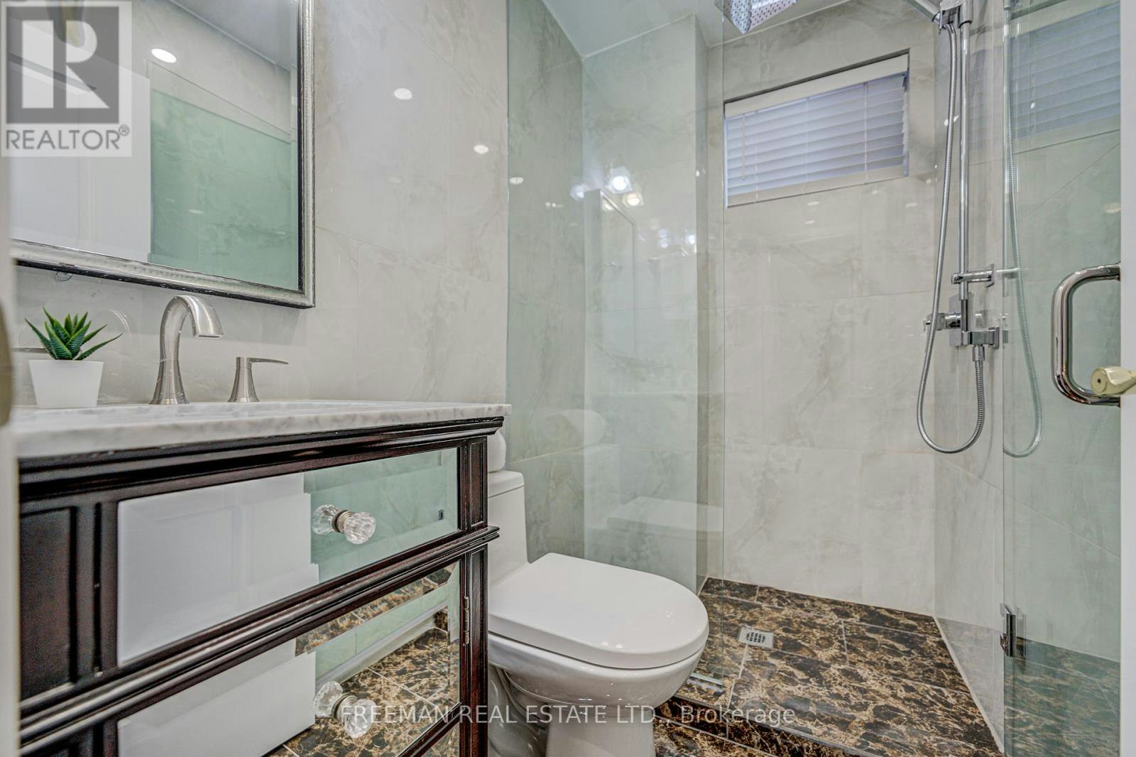 MAIN&2ND FLOOR-916 Manning Avenue, Toronto, ON, M6G 2X4 - 11