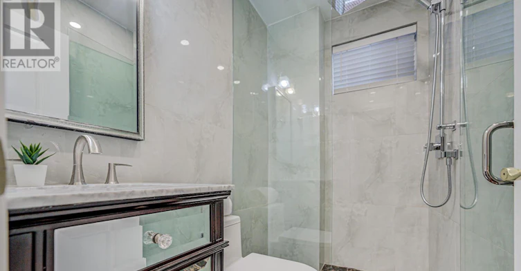 MAIN&2ND FLOOR-916 Manning Avenue, Toronto, ON, M6G 2X4 - 11