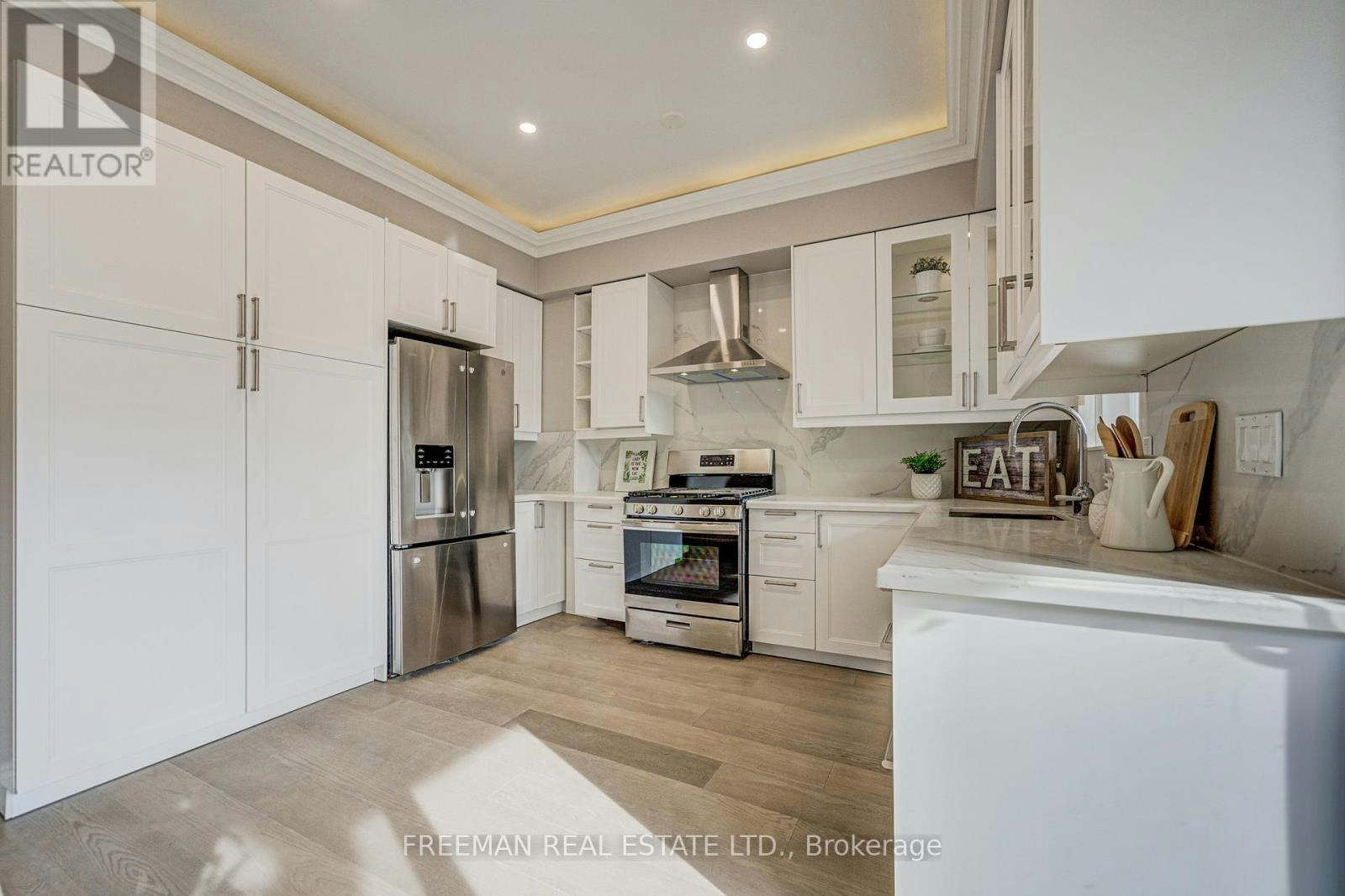 MAIN&2ND FLOOR-916 Manning Avenue, Toronto, ON, M6G 2X4 - 7