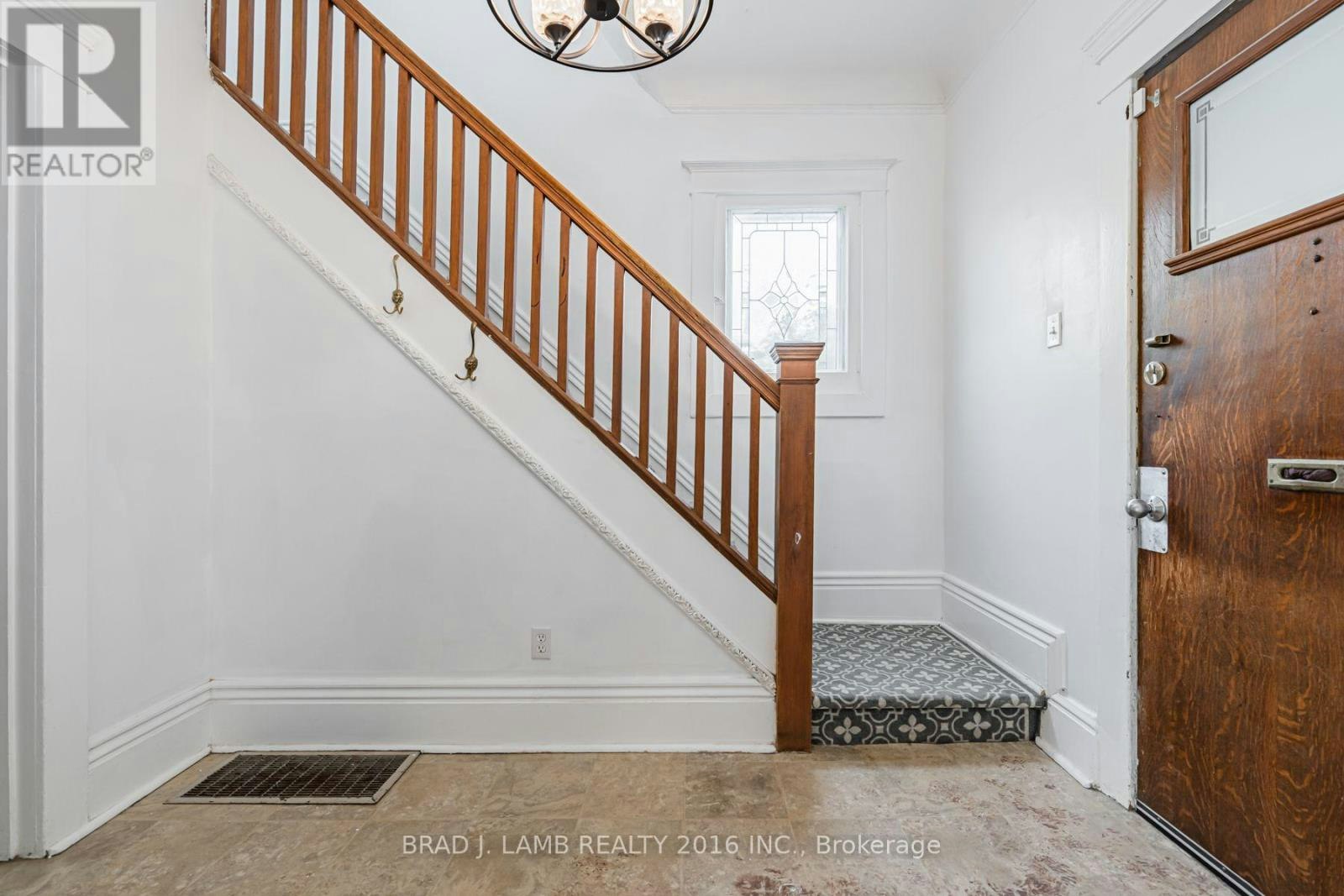 MAIN And Upper 12 Sibley Avenue, Toronto, ON, M4C 5E7 - 7