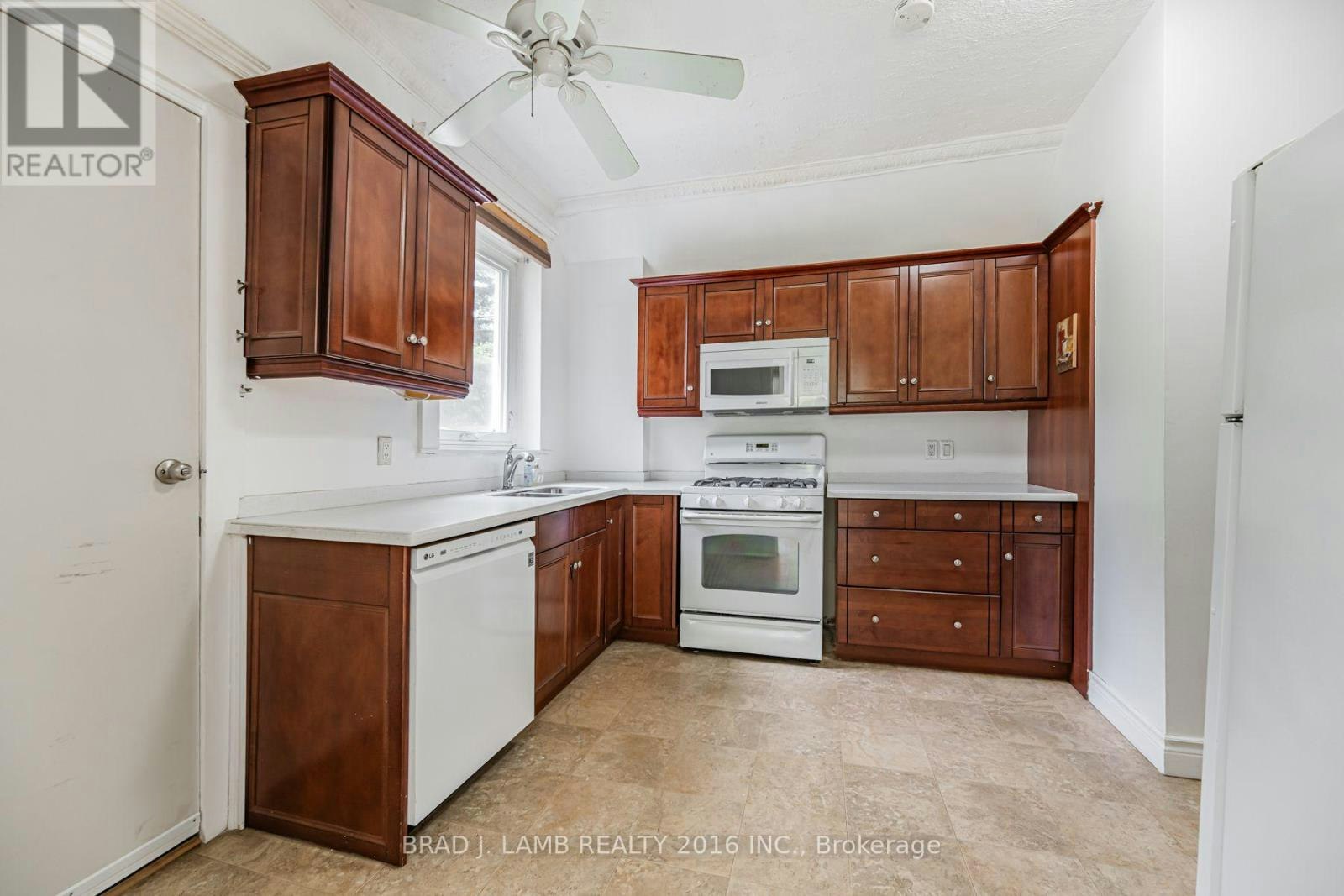 MAIN And Upper 12 Sibley Avenue, Toronto, ON, M4C 5E7 - 16