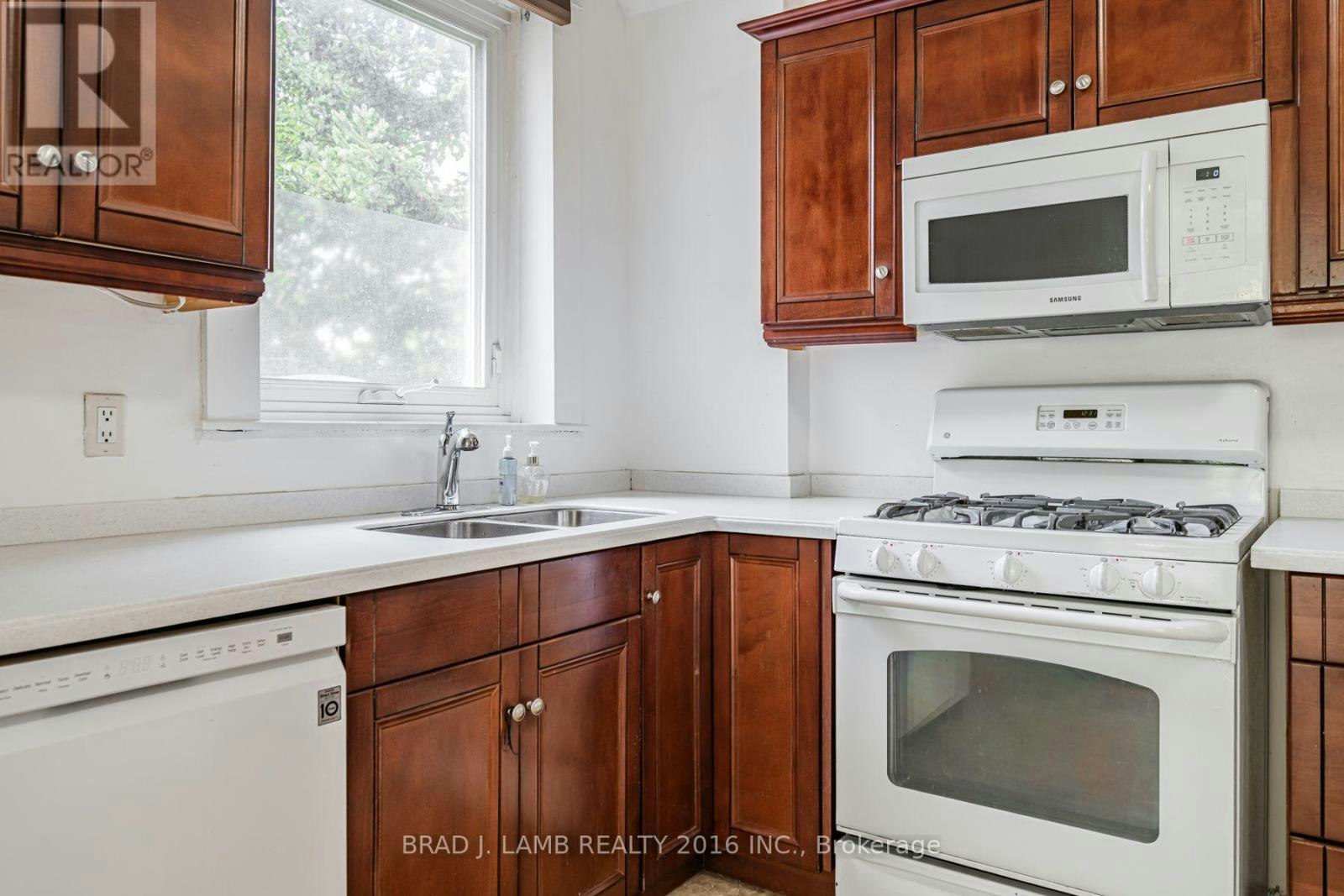 MAIN And Upper 12 Sibley Avenue, Toronto, ON, M4C 5E7 - 18