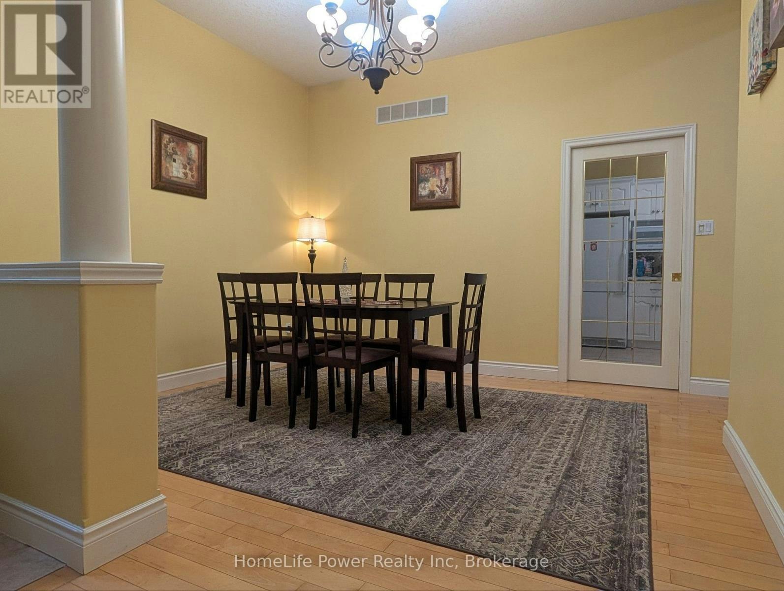 228 The Lions Gate, Waterloo, ON, N2L 6M5 - 4