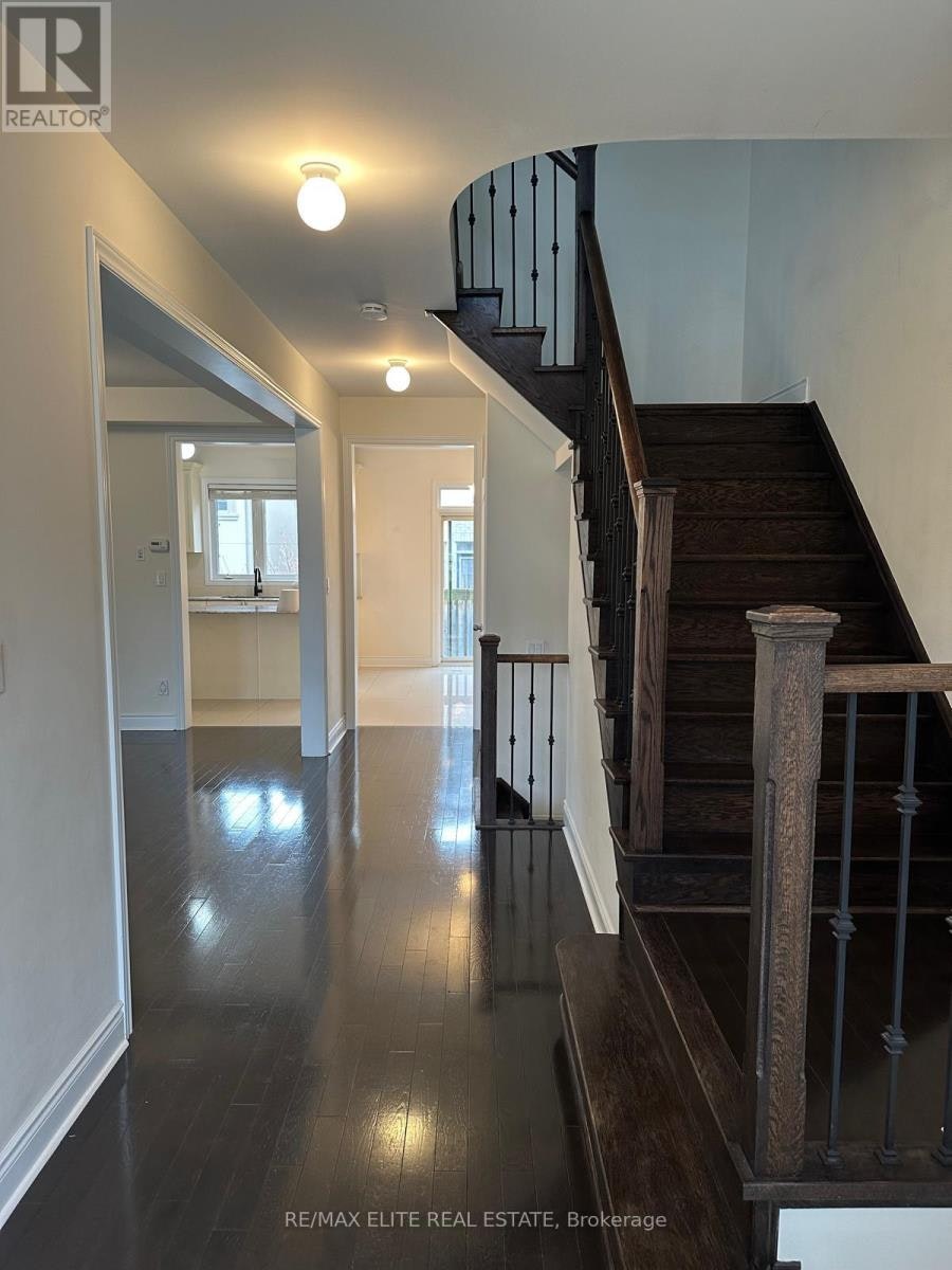 959 Ernest Cousins Circle, Newmarket, ON, L3X 0B7 - 4