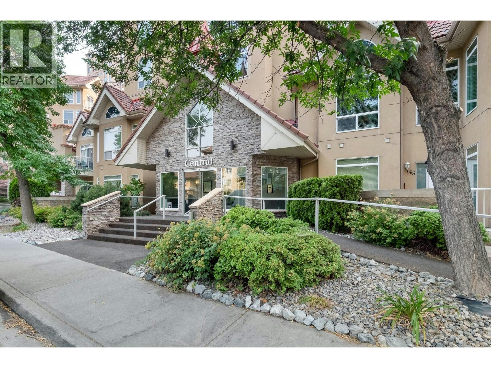 352-1088 Sunset Drive, Kelowna, BC, V1Y 9W1