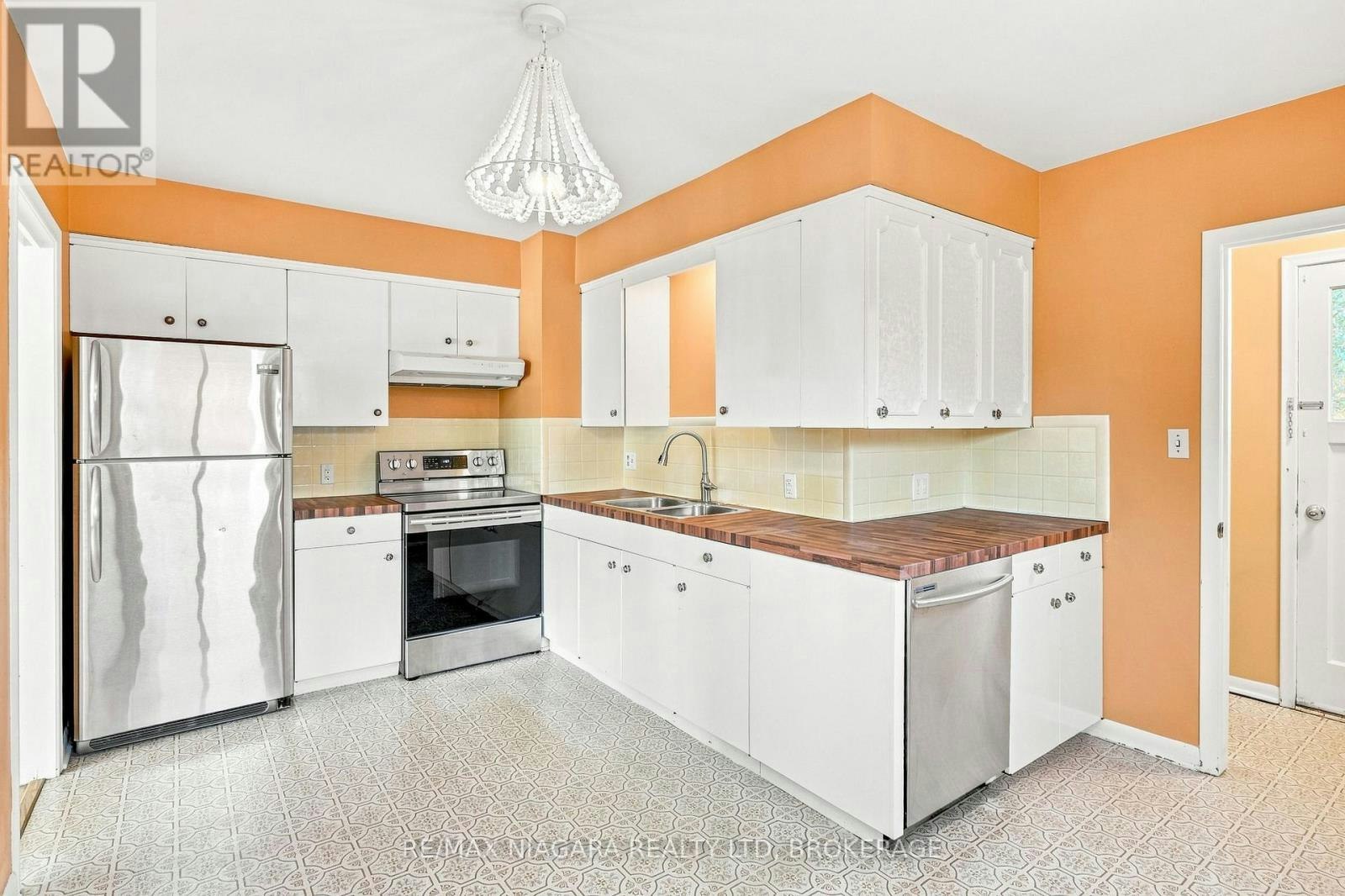 6521 Caledonia Street, Niagara Falls, ON, L2G 5A6 - 11