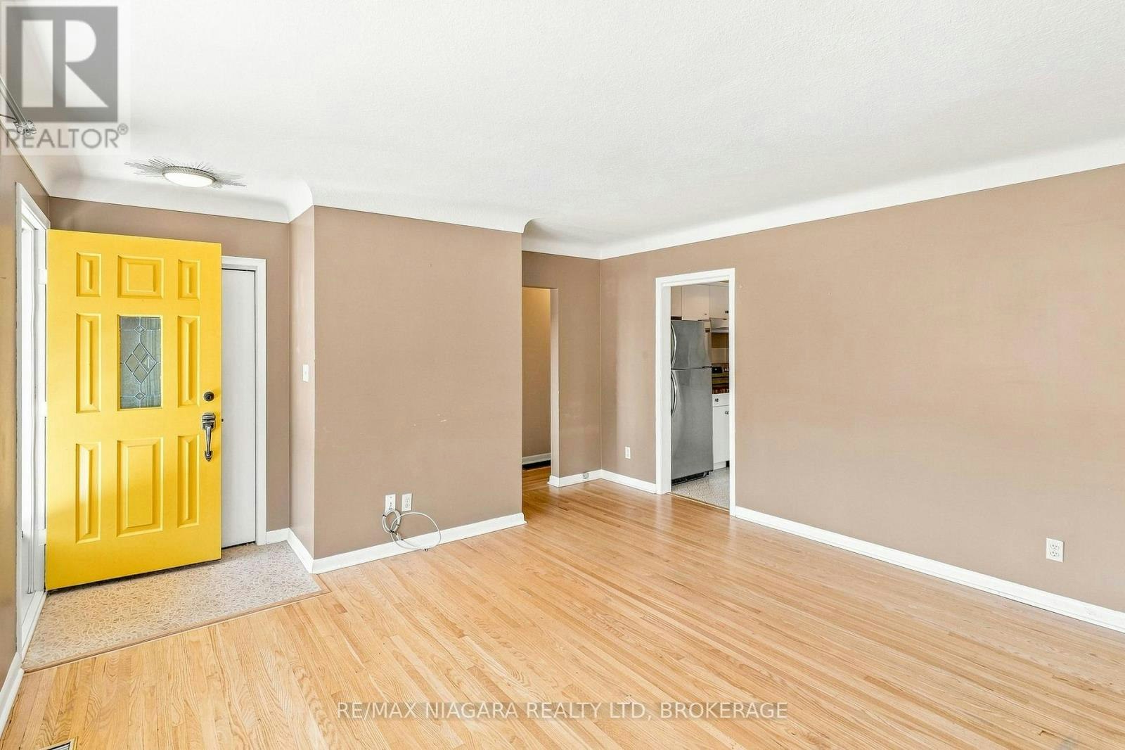 6521 Caledonia Street, Niagara Falls, ON, L2G 5A6 - 9