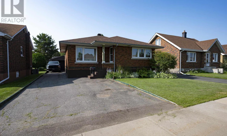 148 Brock Street East