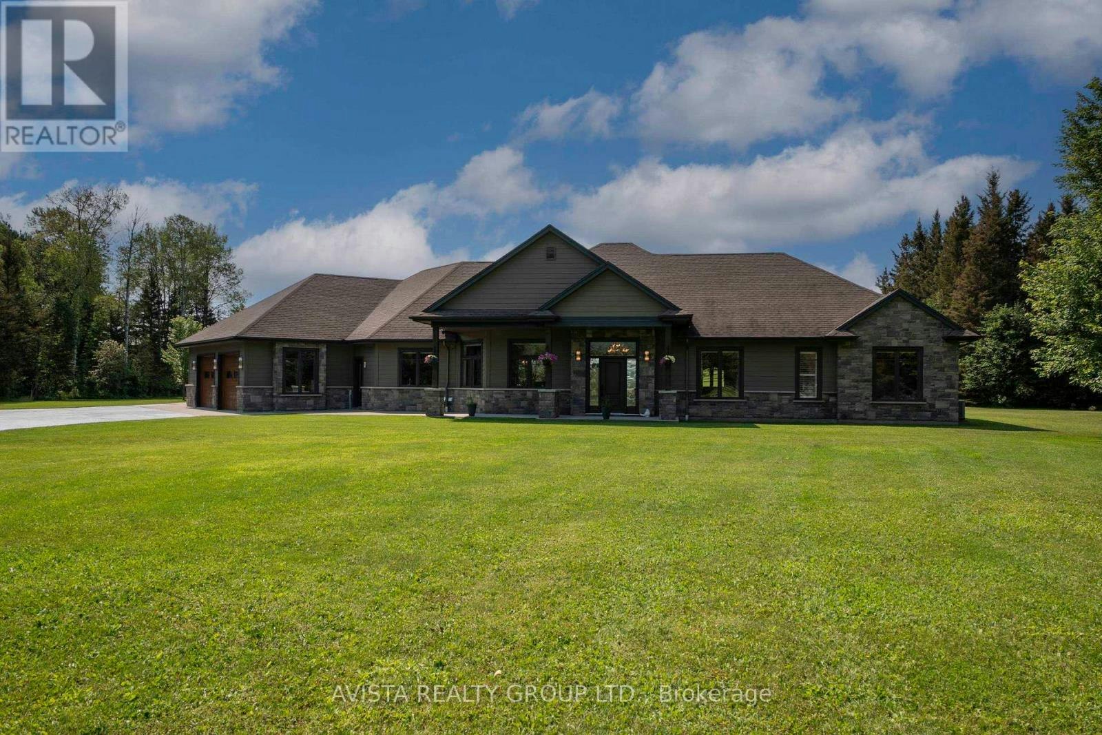 2422 Broadway Avenue, Thunder Bay, ON, P7K 1K7