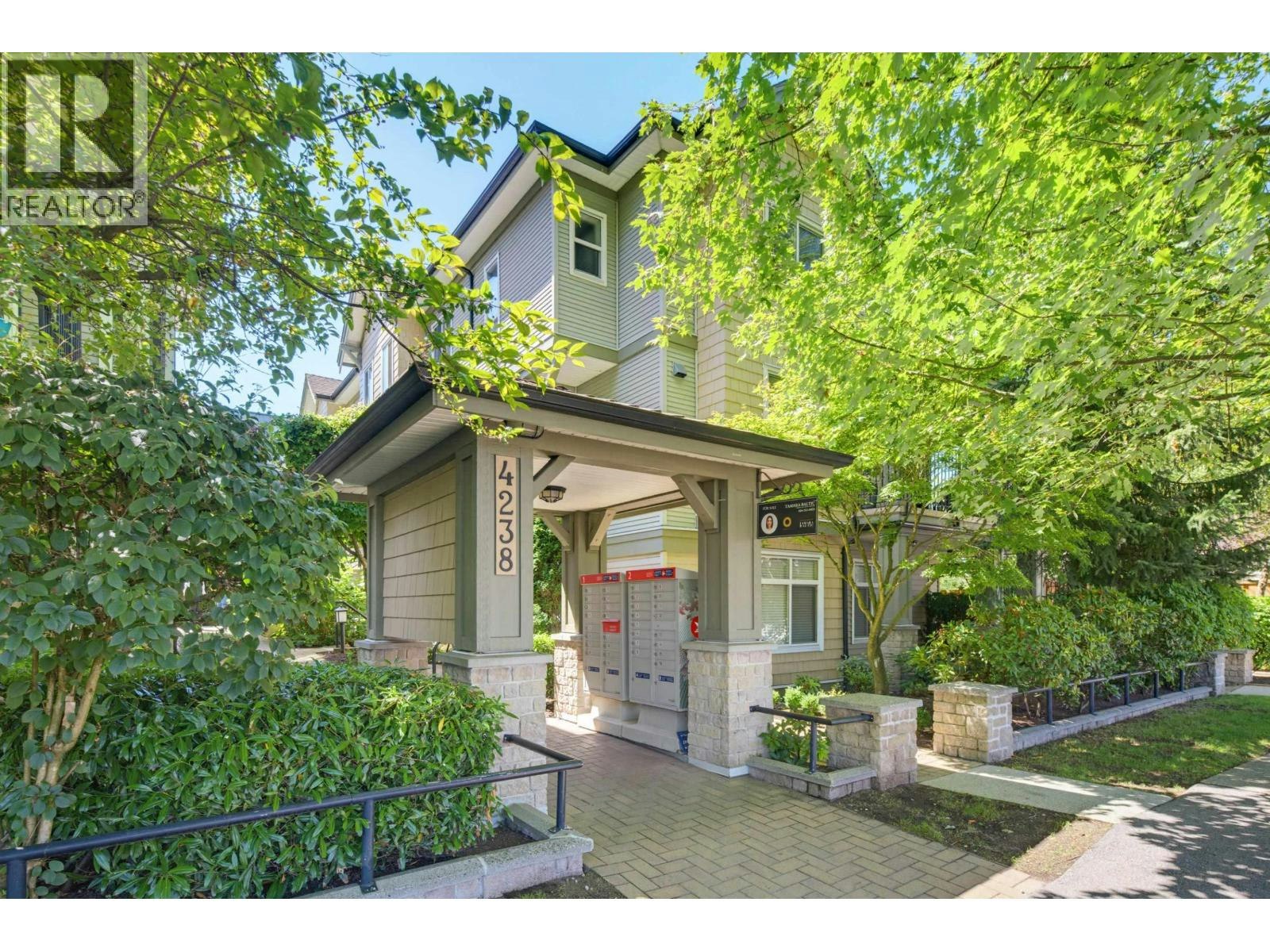 202-4238 Albert Street, Burnaby, BC, V5C 6T1