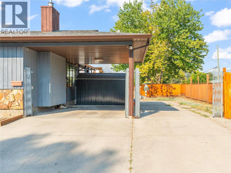 5503 South Vernon Court, Vernon, BC, V1T 8N6 - 3