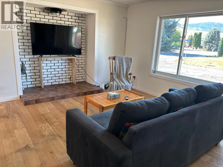 5503 South Vernon Court, Vernon, BC, V1T 8N6 - 8
