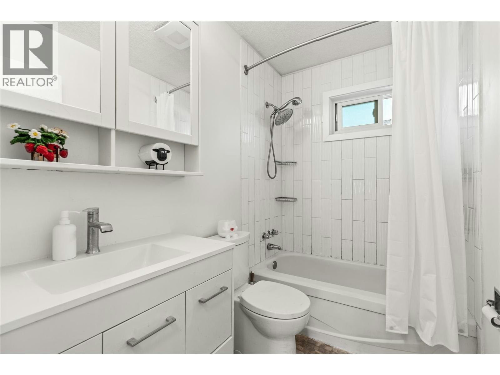5503 South Vernon Court, Vernon, BC, V1T 8N6 - 19