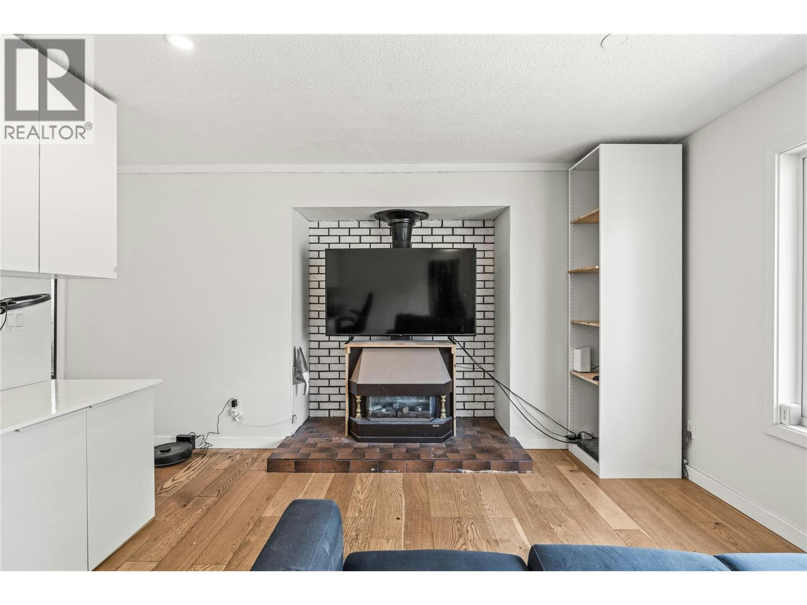 5503 South Vernon Court - 4