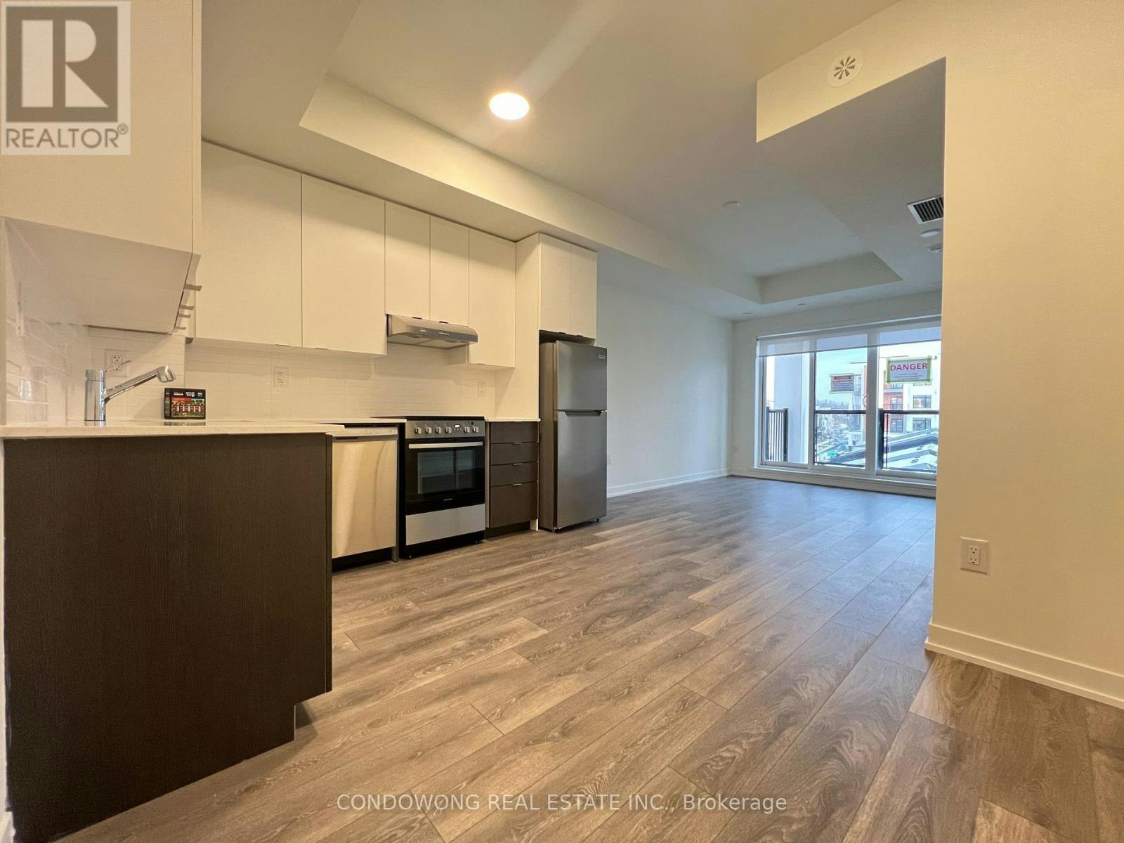 507-165 Canon Jackson Drive, Toronto, ON, M6M 0C4 - 3